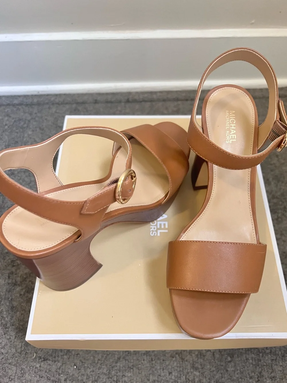 Michael Michael Kors Platform Block Heel Sandals Tan size 7.5